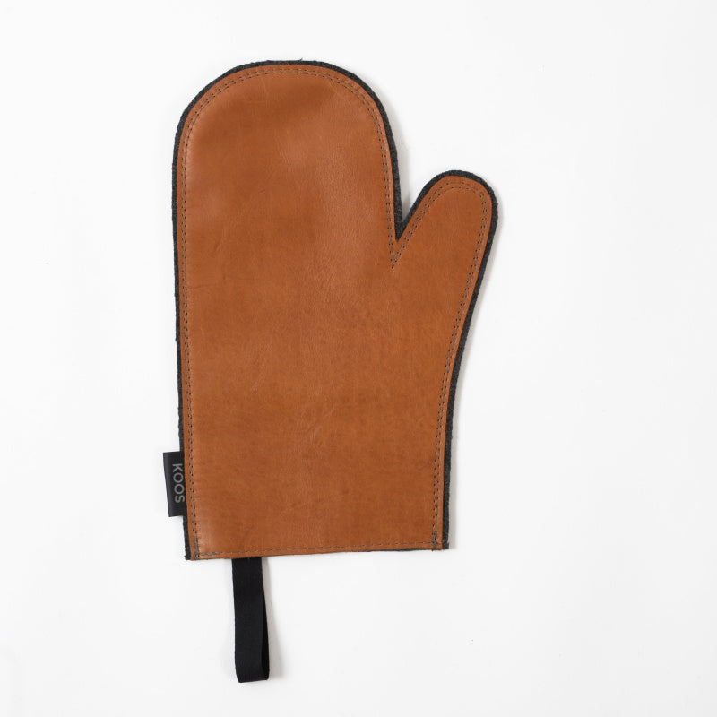 KOOSdisain leather oven mitts — illustrative colour
